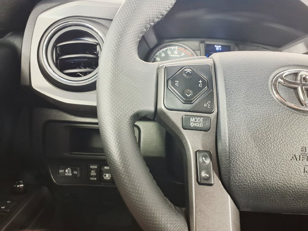 Used 2017 Super White Toyota SR5 image 17
