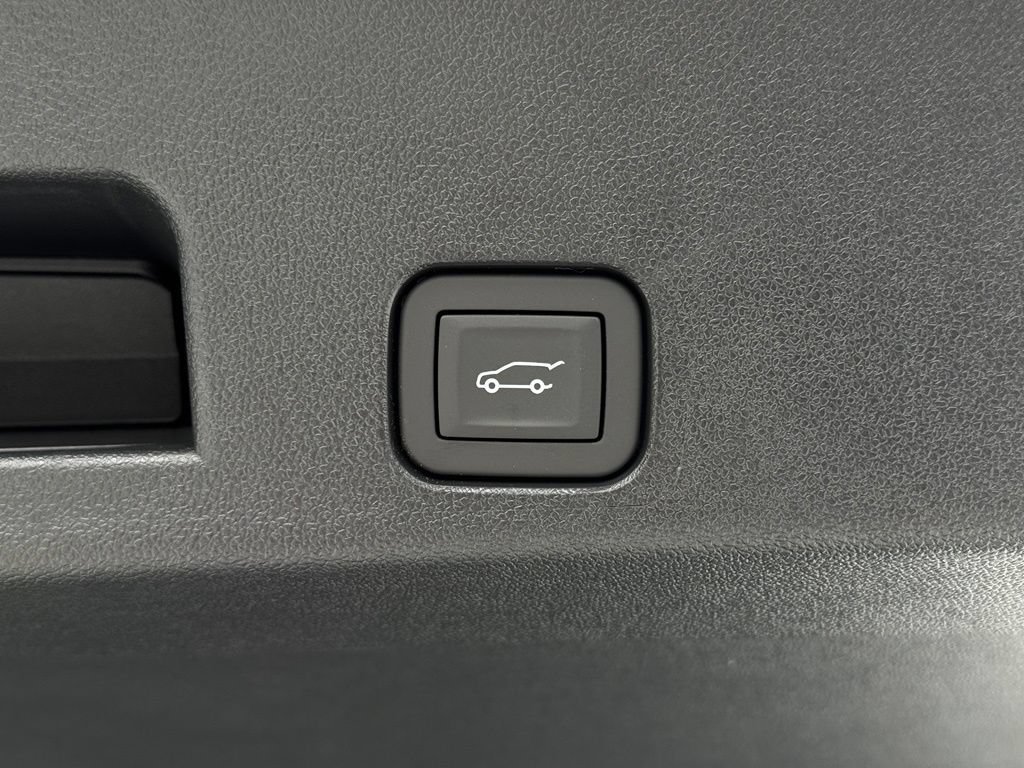 2027 Chevrolet Traverse Z71 - Photo 18