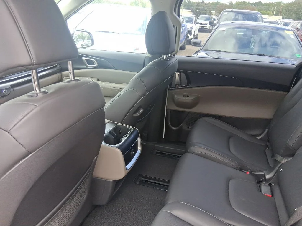 Used 2026 White Kia LXS image 15