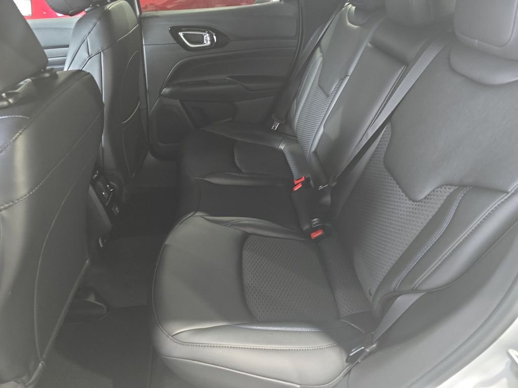 New 2026 Bright White Clearcoat Jeep Latitude image 24