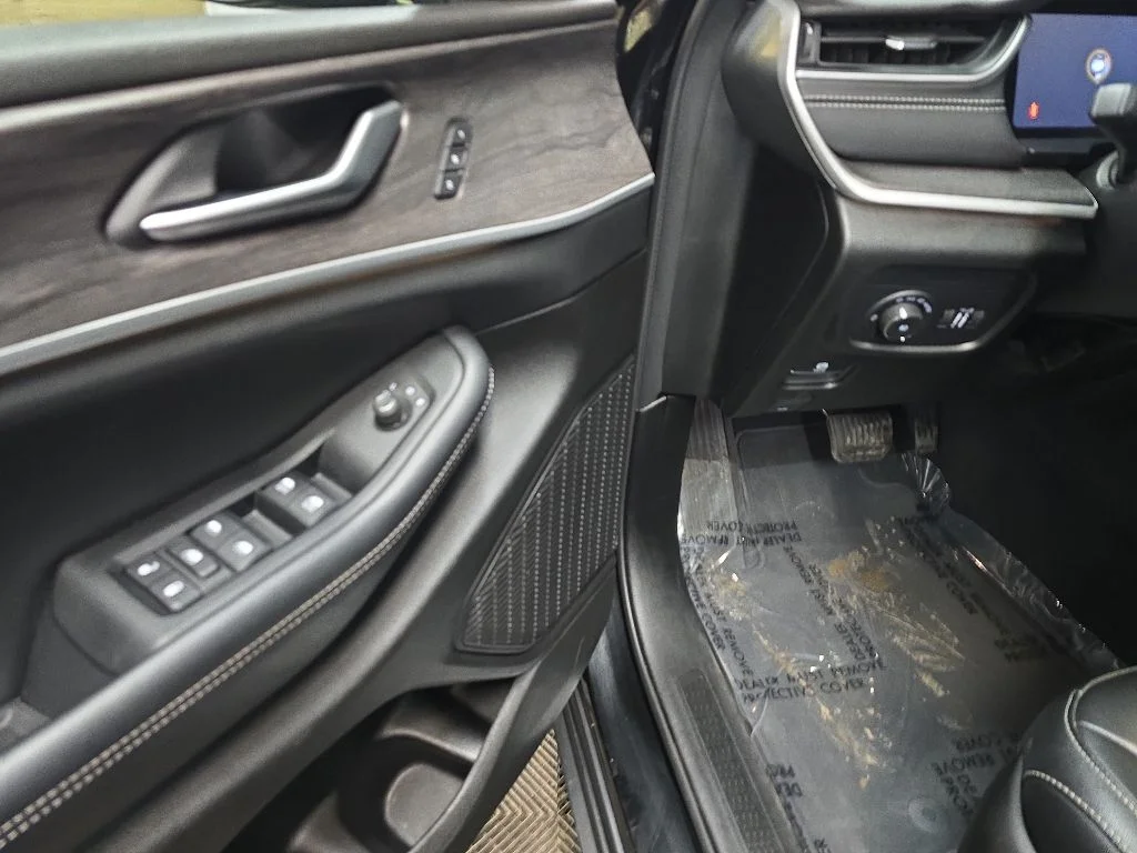 Used 2024 Black Jeep Limited image 27