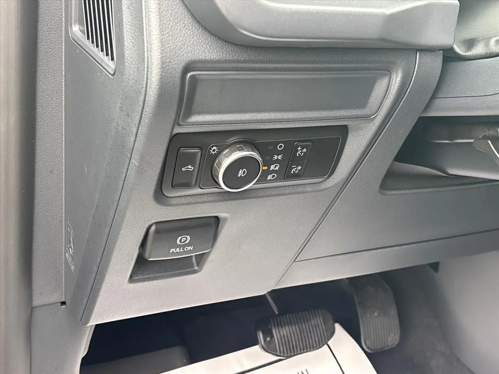 New 2026 Agate Black Metallic Ford XLT image 27