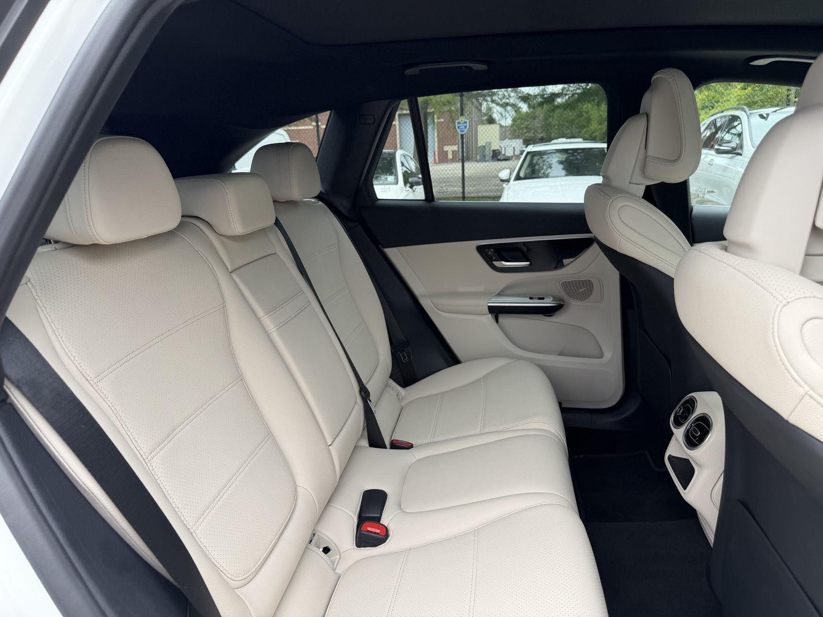 Certified Used 2026 Polar White Mercedes-Benz GLC 300 image 26