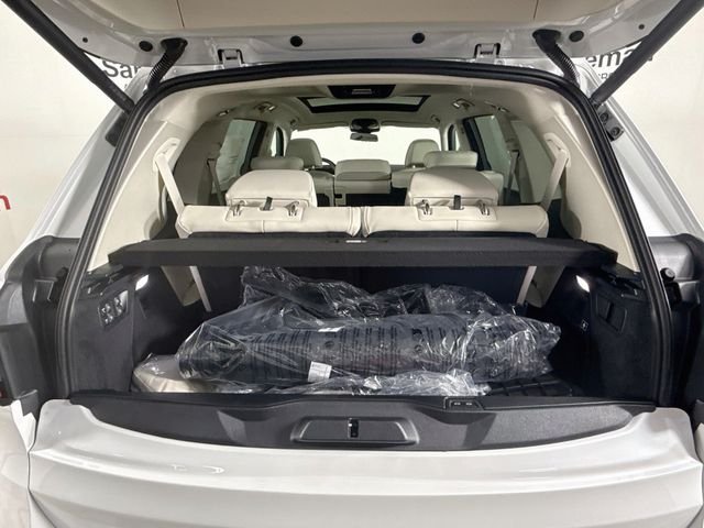 Used 2027 White Metallic BMW xDrive40i image 27