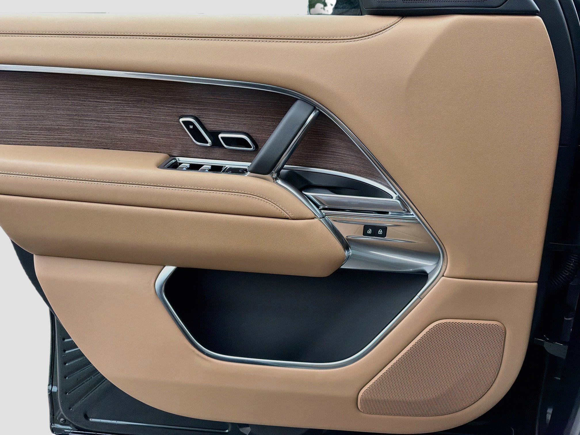 New 2027 British Racing Green LAND ROVER SE image 23