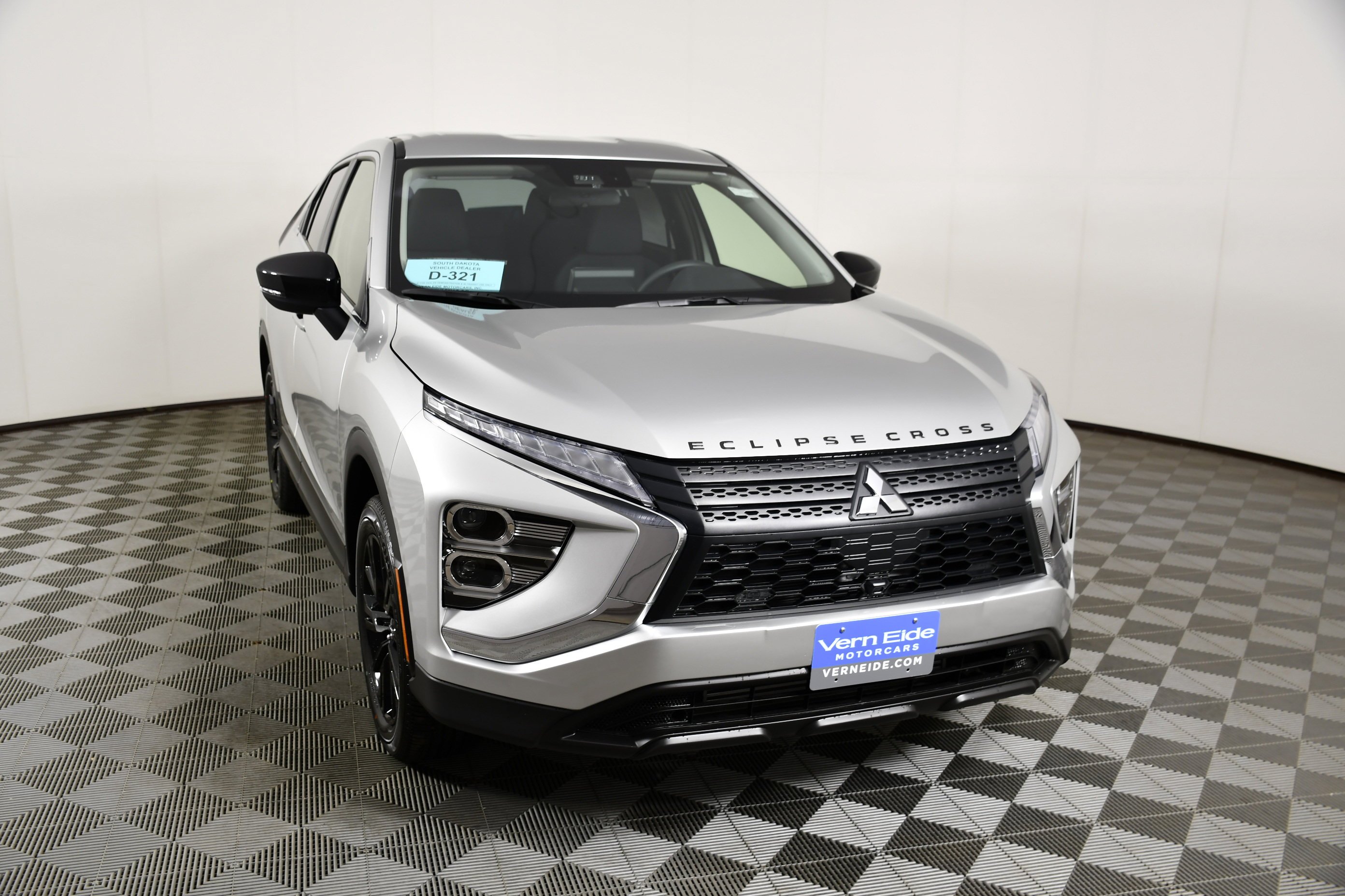 New 2026 Alloy Silver Metallic Mitsubishi LE image 3