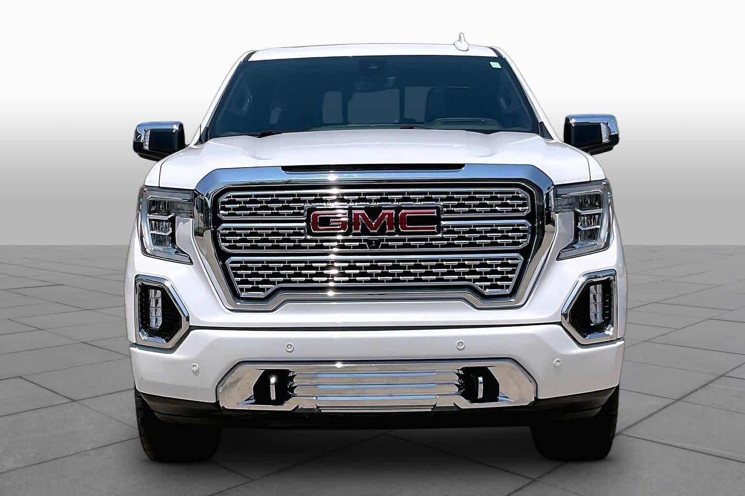 Used 2021 White Frost Tricoat GMC Denali image 4