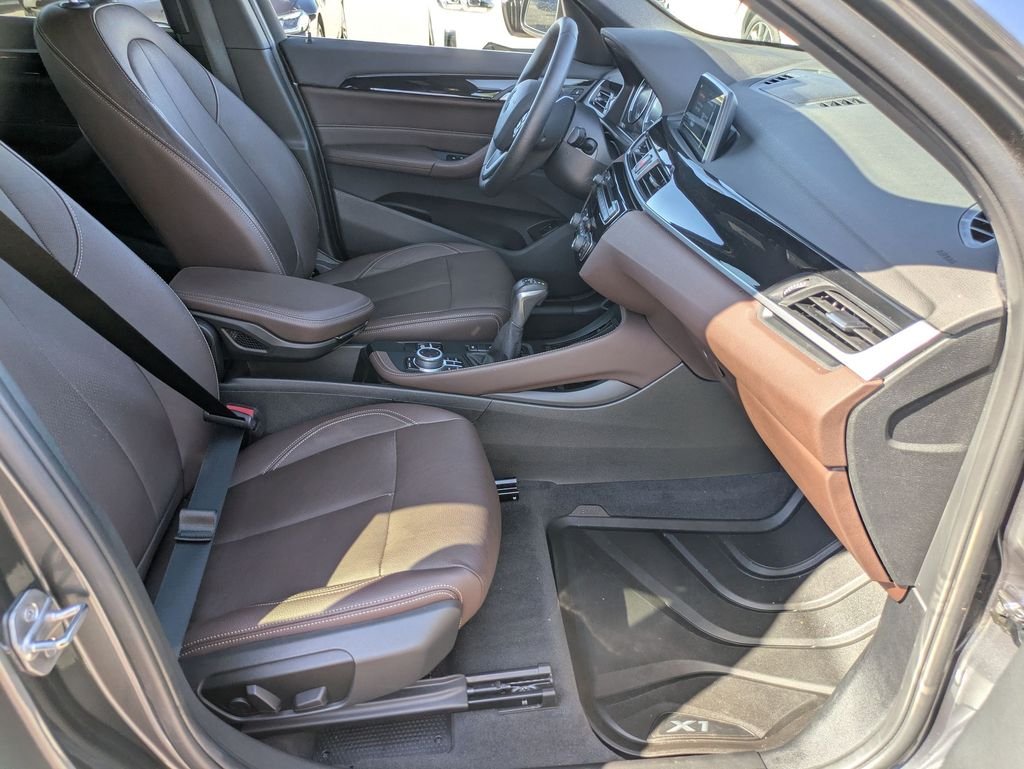 Used 2018 Gray BMW xDrive28i image 22