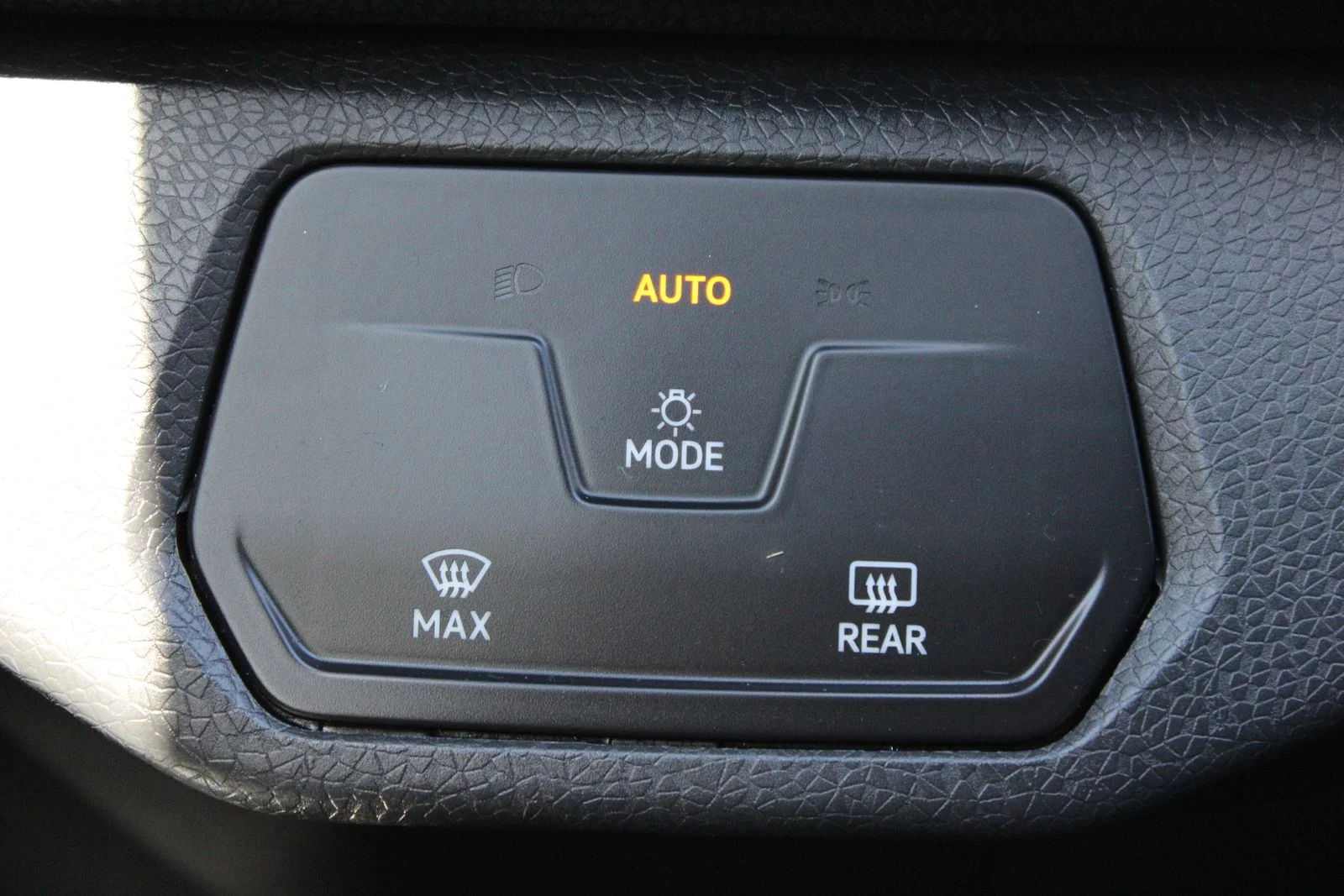 Used 2023  Volkswagen Pro image 21