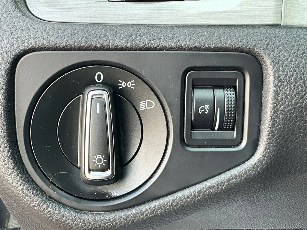 Used 2016 Gray Volkswagen TSI S 4-Door image 19