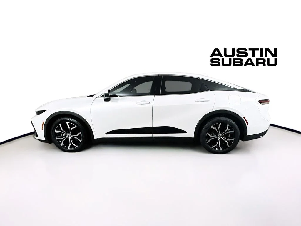 Used 2023 White Toyota XLE image 4