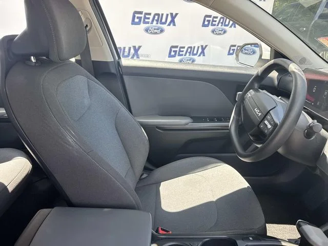 Certified Used 2025 Snow White Pearl Kia LXS image 21