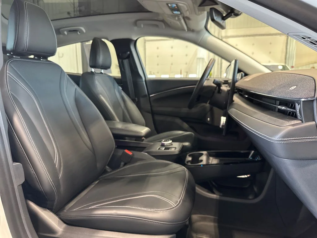 Used 2023 White Ford Premium image 35