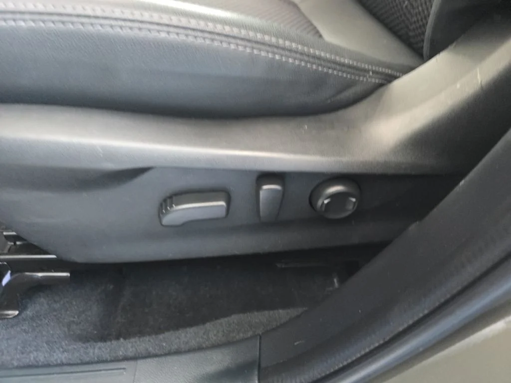 Used 2022 Green Metallic Subaru Premium image 13
