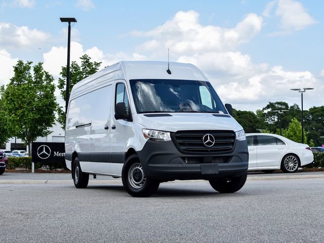 New 2026 Arctic White Mercedes-Benz Cargo 170 WB image 31