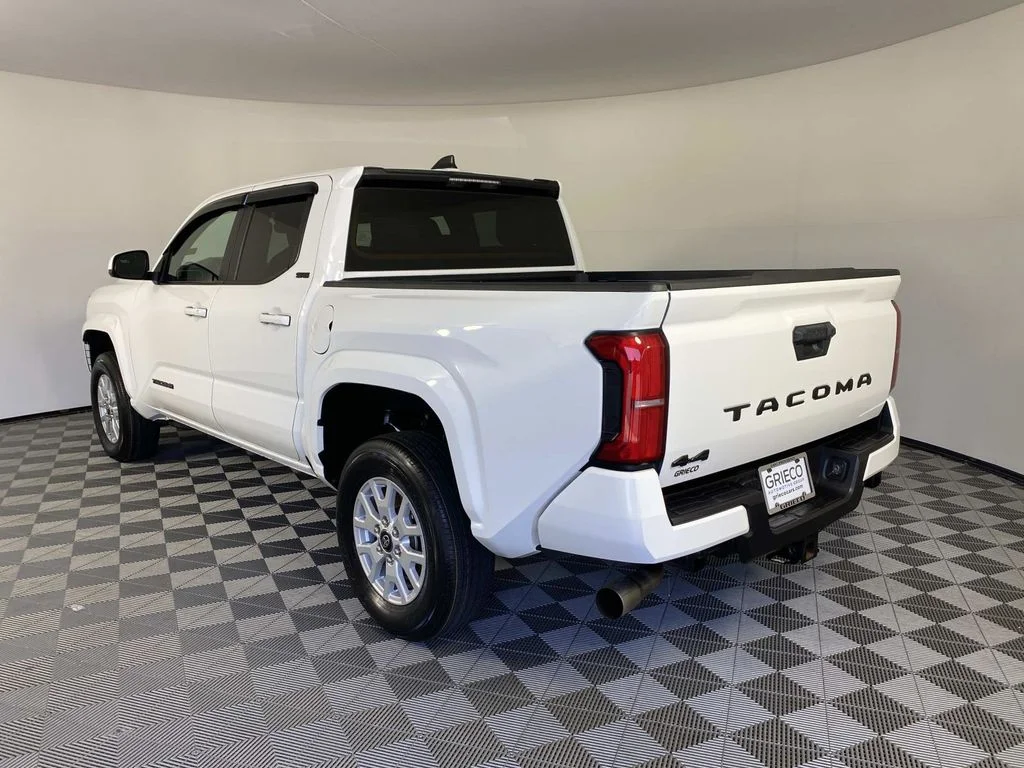 Used 2025 White Toyota SR5 image 6