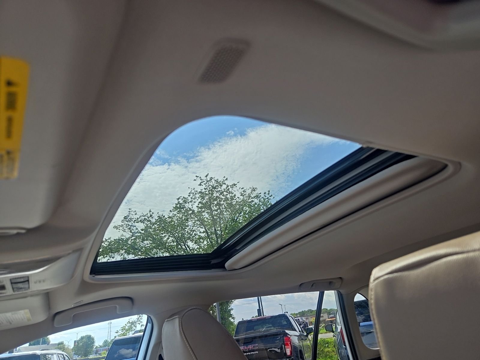 Used 2025 White Toyota XLE image 17