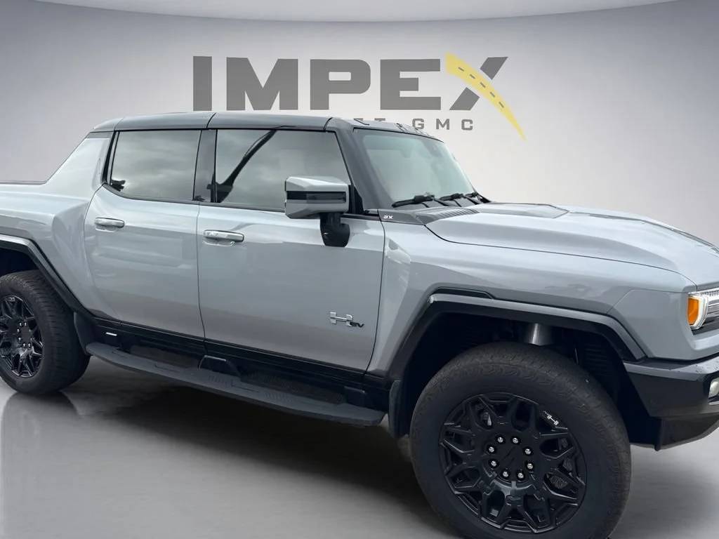 Used 2025 Meteorite Metallic (Grey) GMC 2X image 3