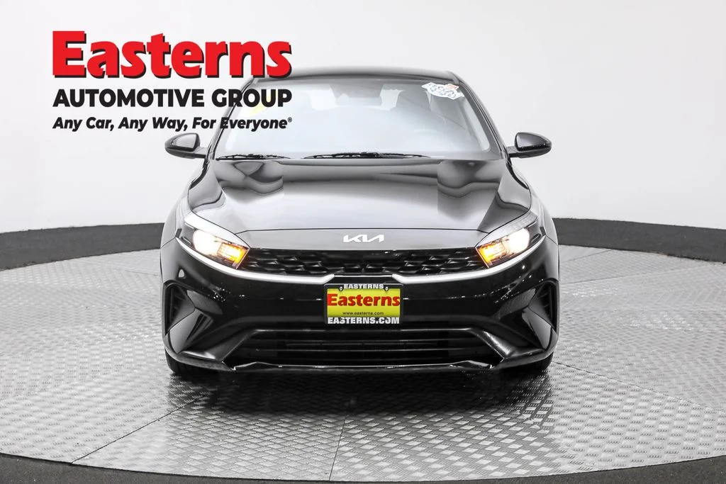 Used 2022 Black Kia LXS image 2