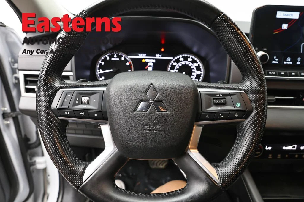 Used 2024 White Mitsubishi SE image 10
