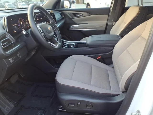Used 2026 Summit White Chevrolet LT image 16