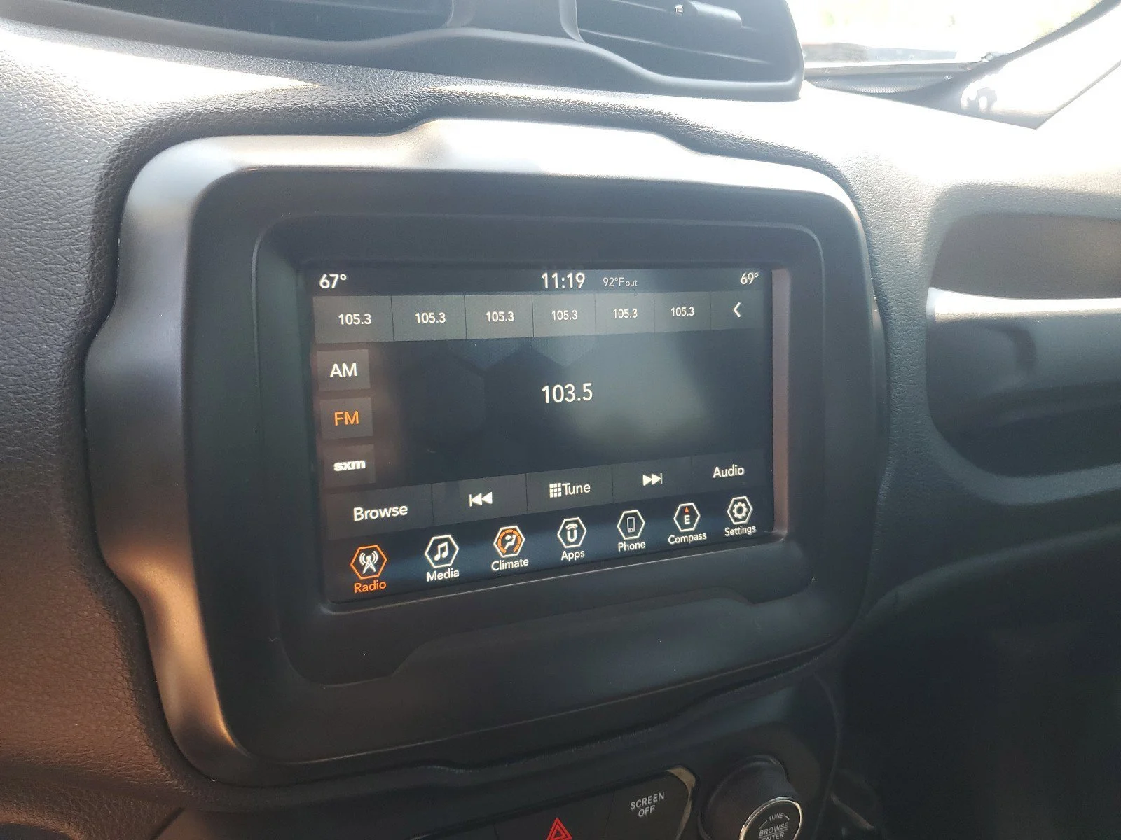 Used 2018 Granite Crystal Metallic Clearcoat Jeep Altitude image 22
