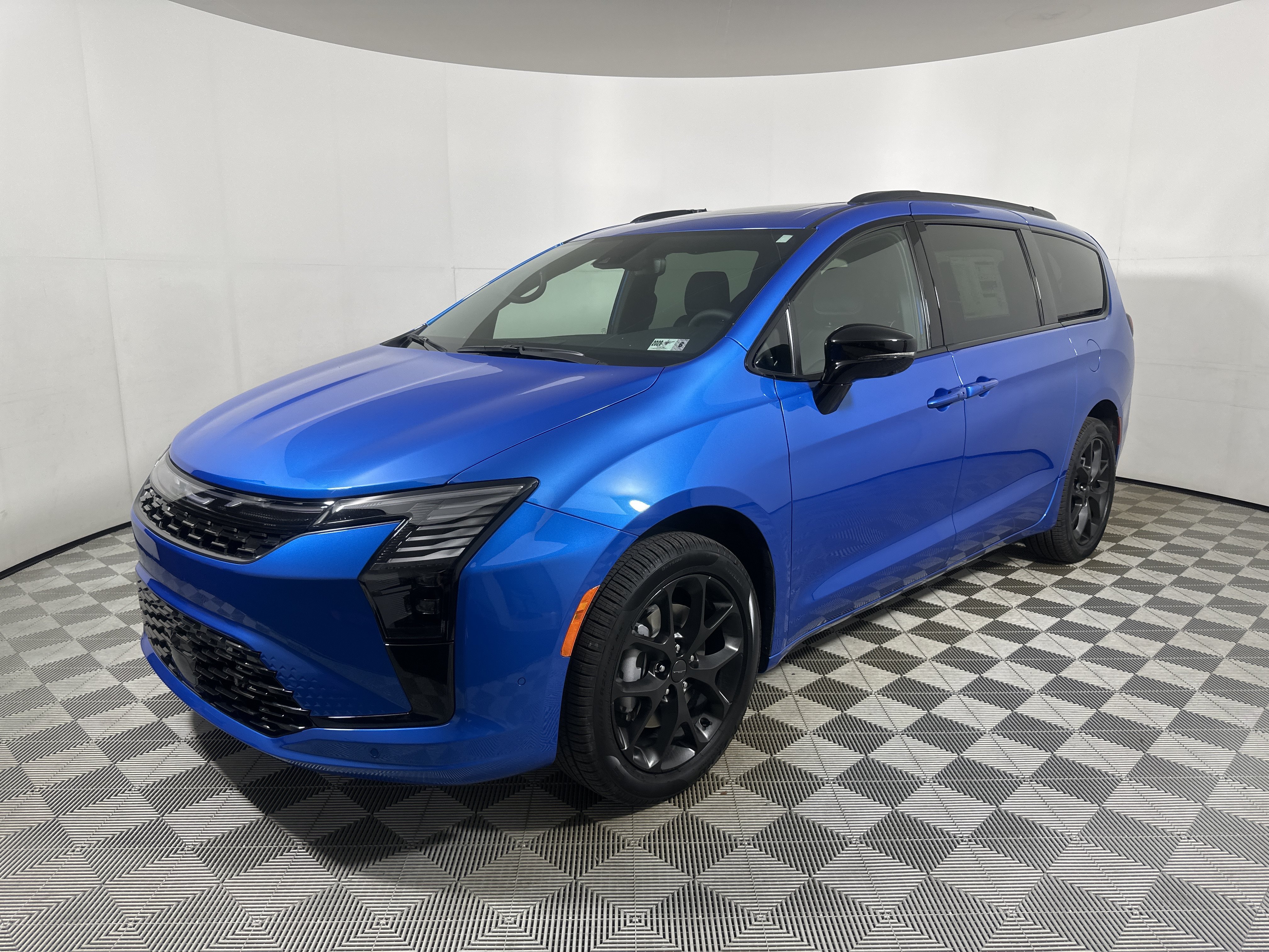 New 2027 Hydro Blue Pearl-Coat Exterior Paint Chrysler Limited image 3