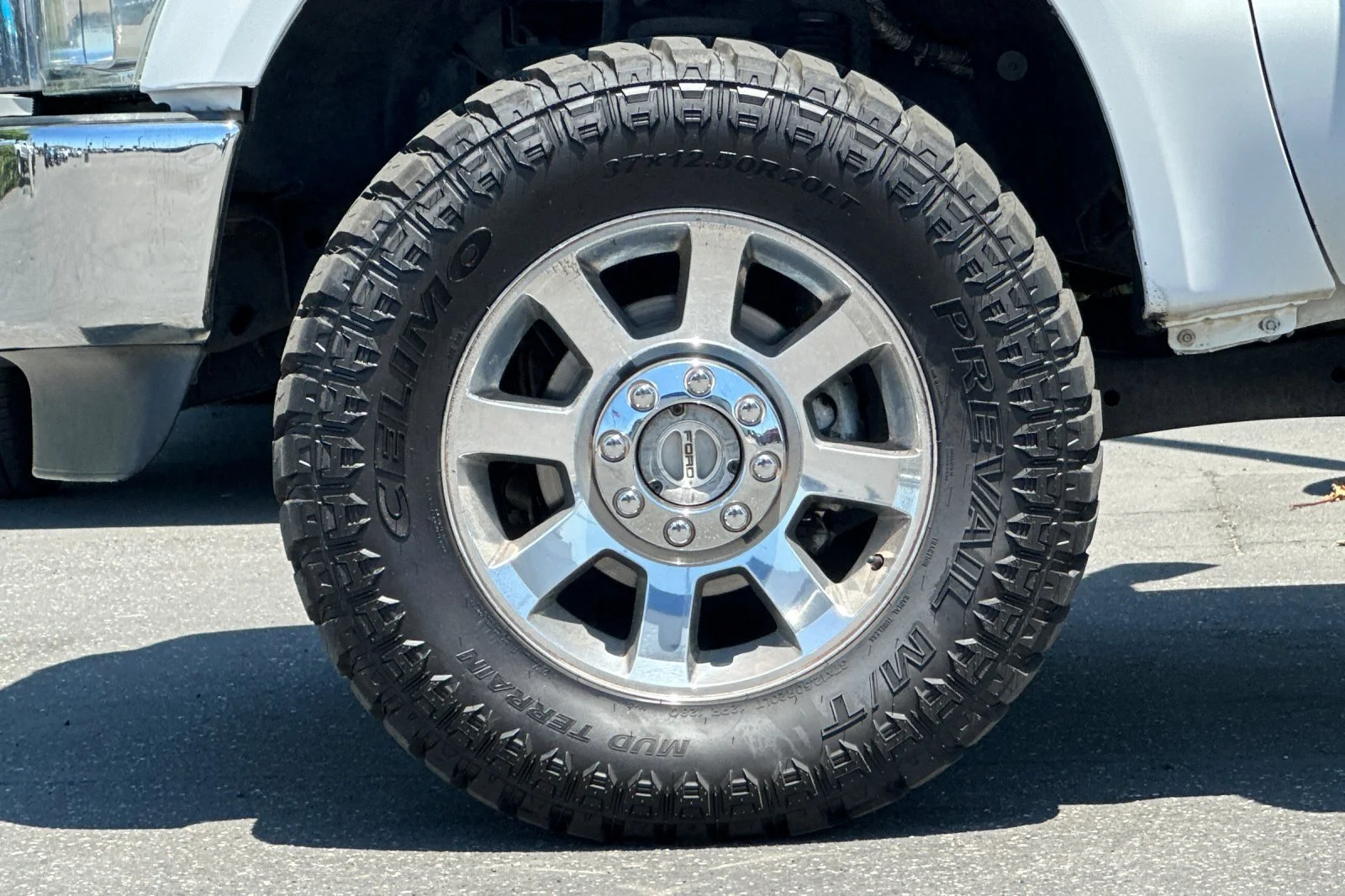 Used 2010 White Ford  image 24