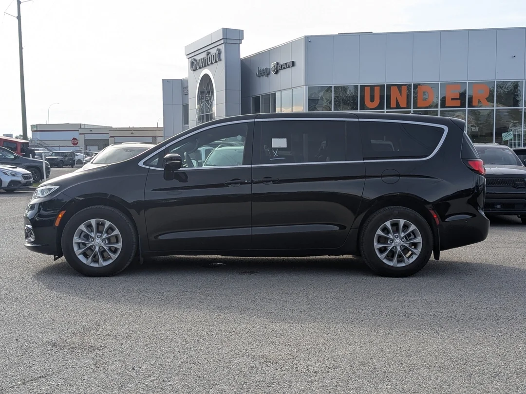 Certified Used 2025 Black Chrysler Select - - AWD - Caprice Leather - Blind Spot - Safety Sphere - 360 Cam & More! image 5