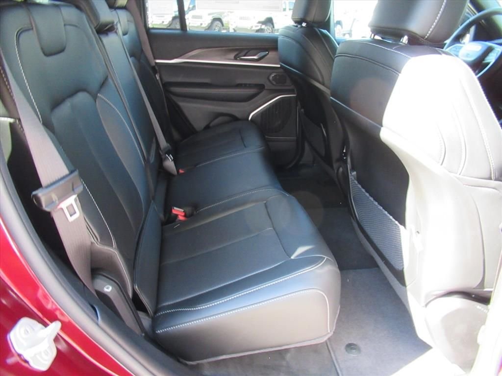 New 2026 Velvet Red Pearl-Coat Exterior Paint Jeep Limited image 31