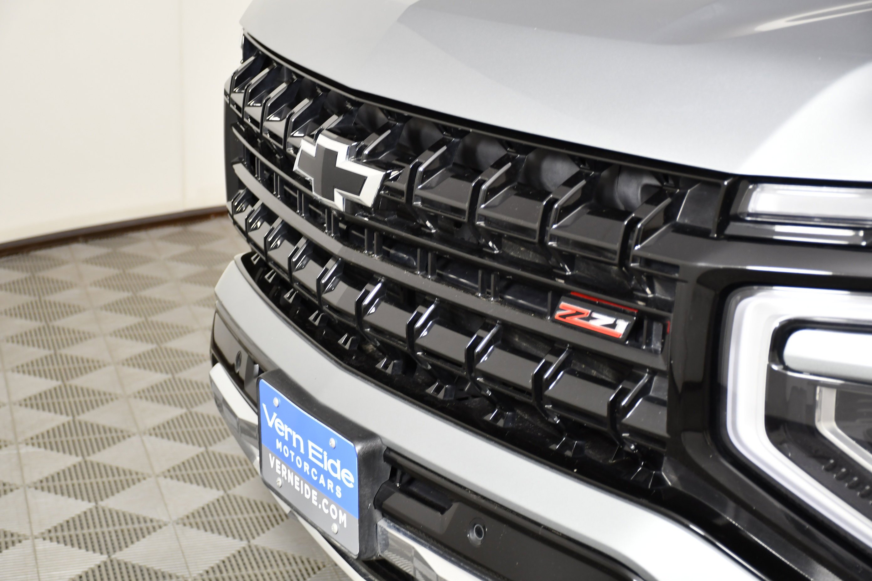 Used 2025 Sterling Gray Metallic Chevrolet Z71 image 11