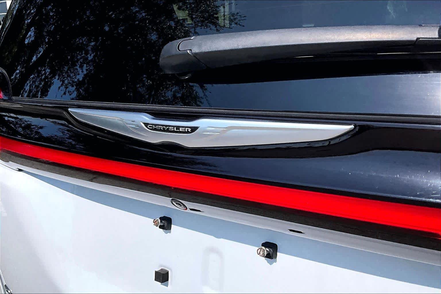 Used 2024 Bright White Clearcoat Chrysler Hybrid Pinnacle image 31