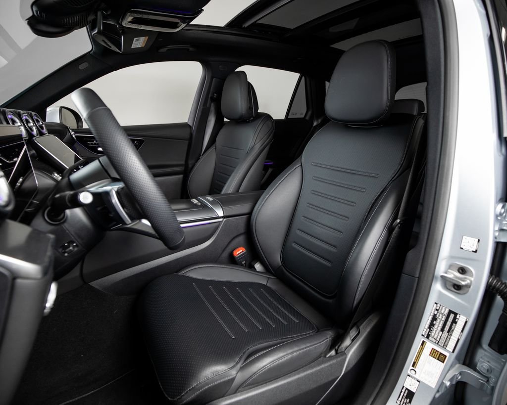 Used 2026  Mercedes-Benz GLC 300 image 5