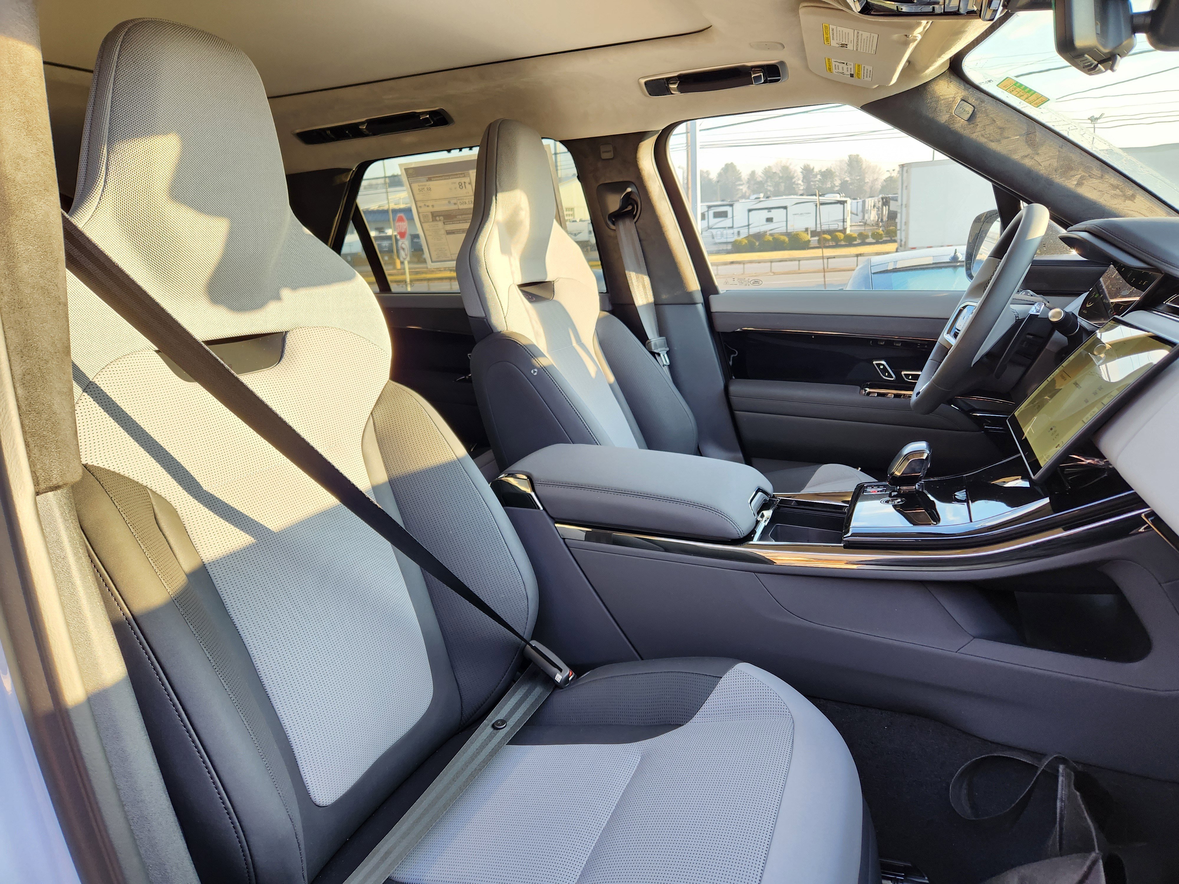 New 2026 Arroios Grey LAND ROVER SV image 12