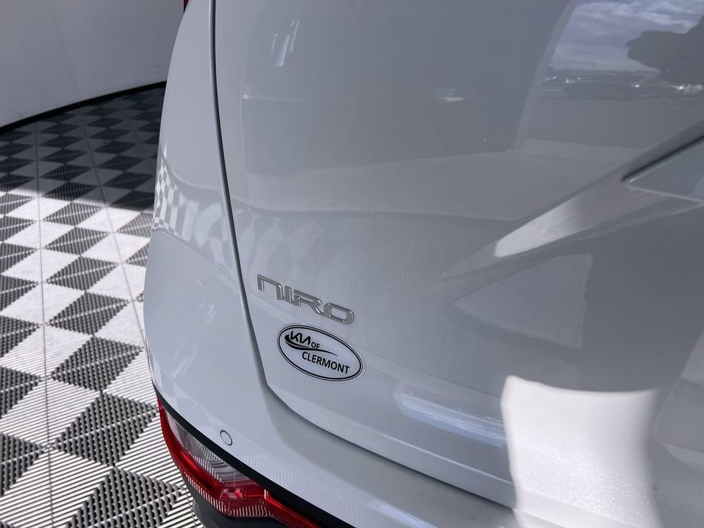 New 2026 Snow White Pearl Kia EX image 4