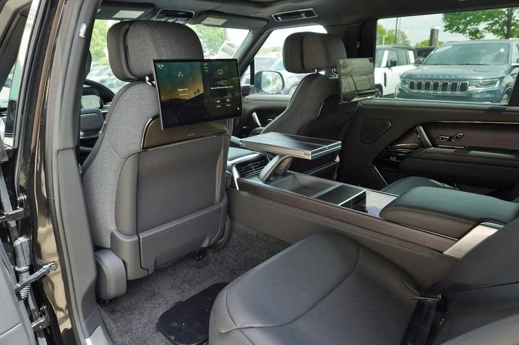 New 2026 Obsidian Black in Gloss Finish Land Rover SV image 11