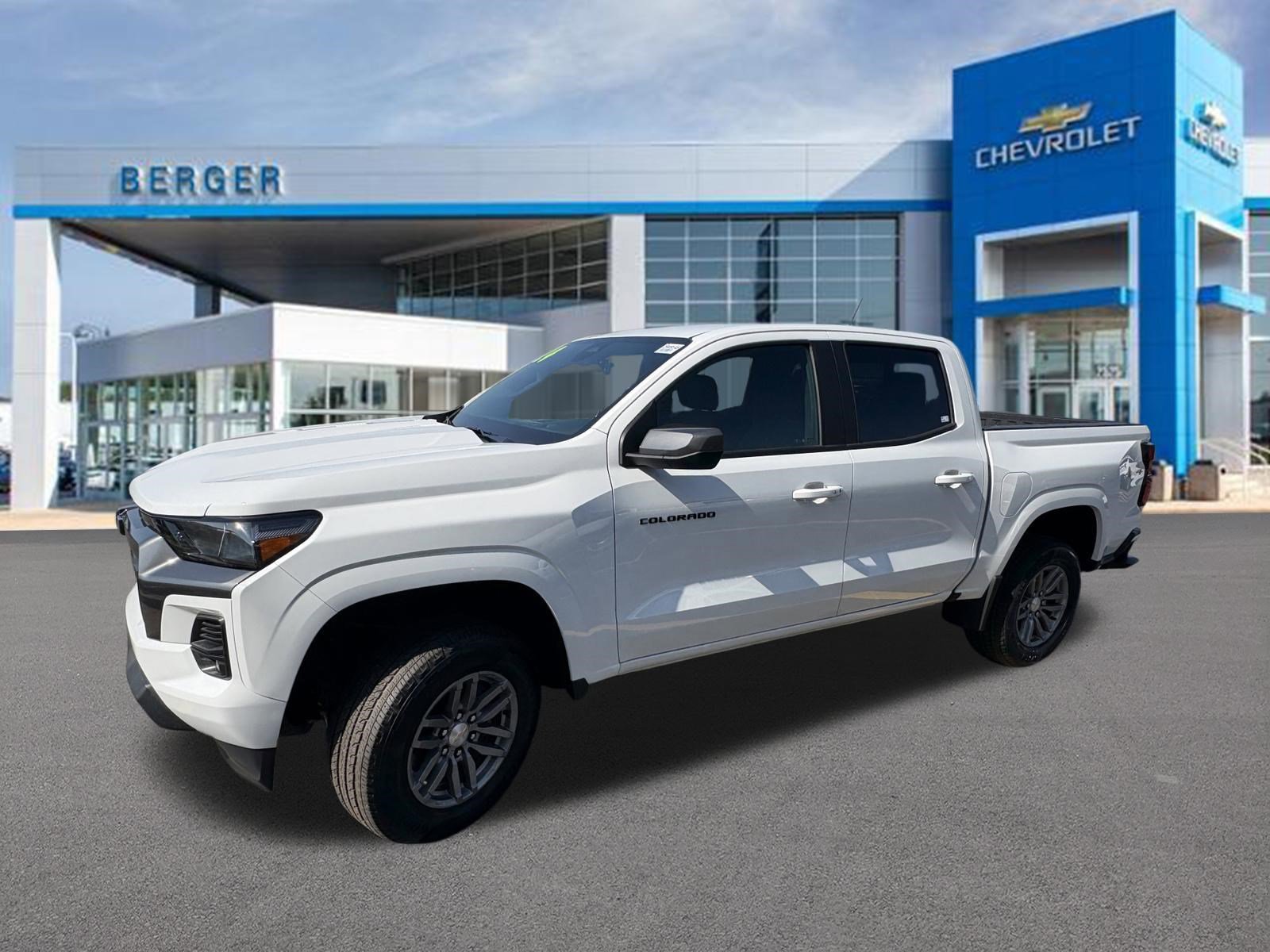 Used 2024 Summit White Chevrolet LT image 3