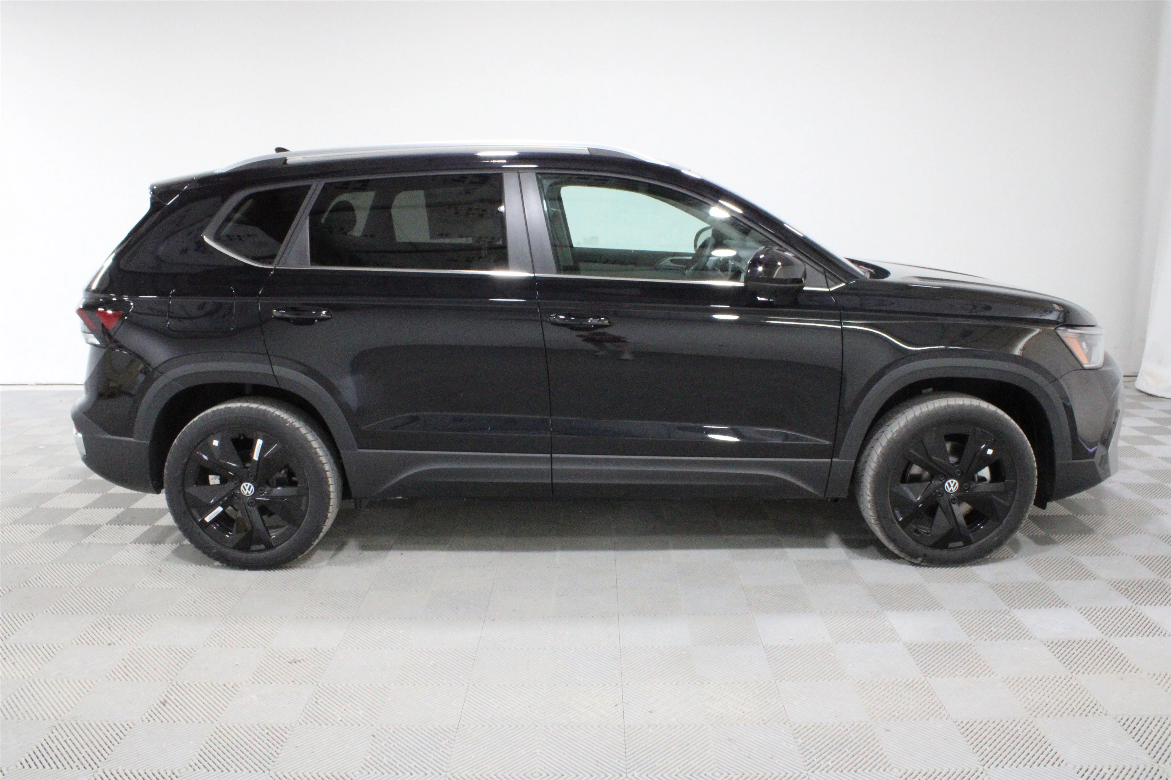 New 2026 Deep Black Pearl Volkswagen SE image 26