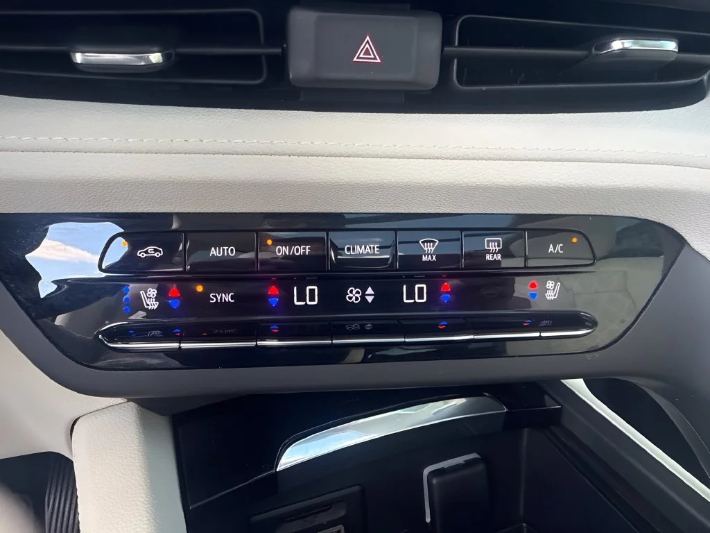 Used 2022 Blue Buick Avenir image 17