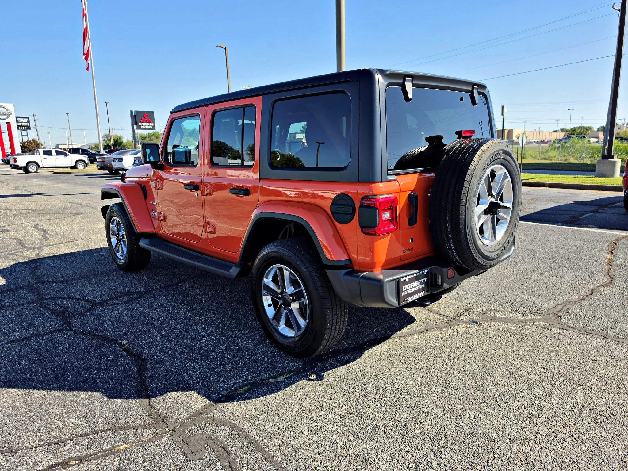 Used 2018 Punkn Metallic Clearcoat Jeep Sahara image 8