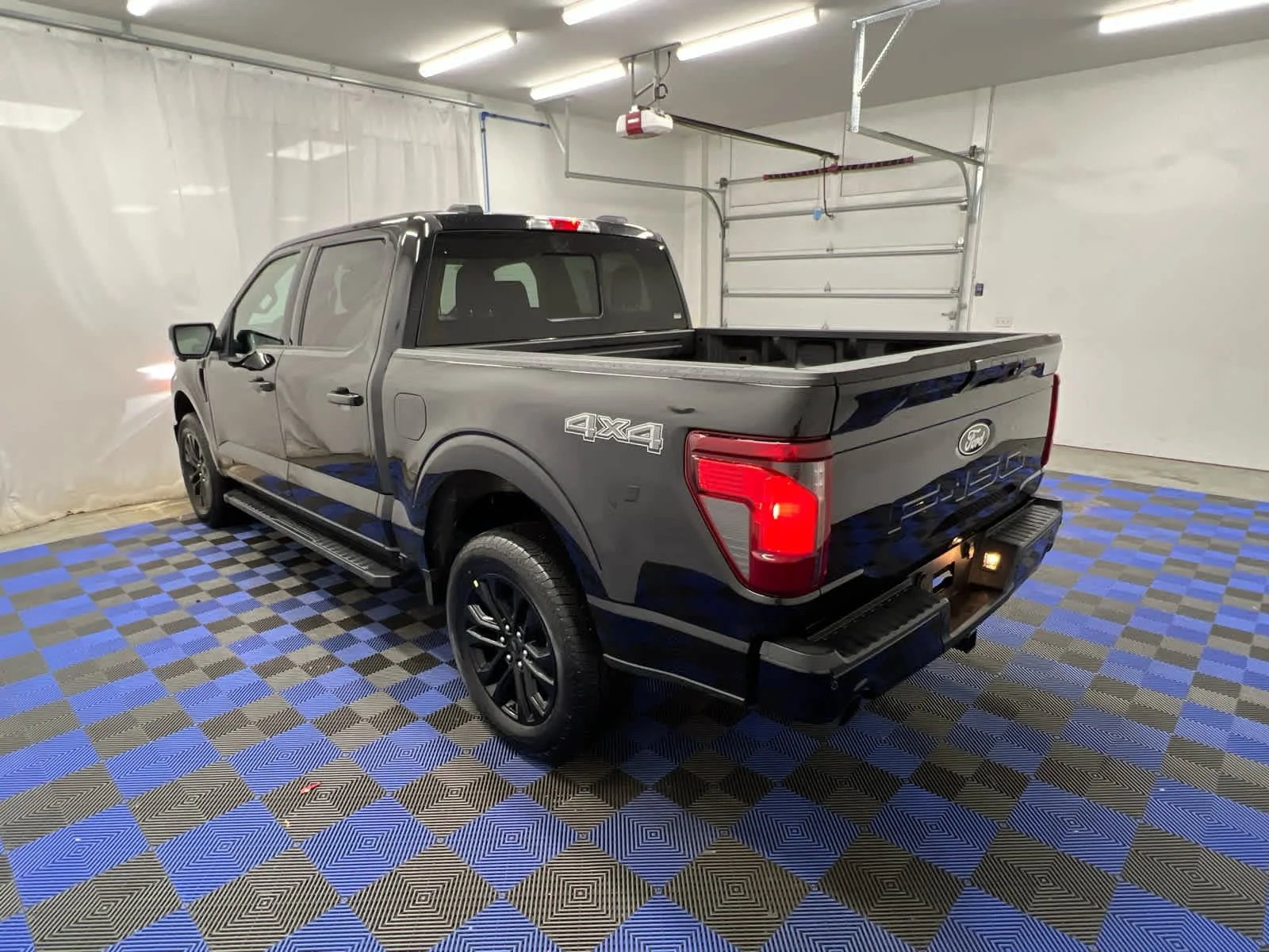 New 2026 Agate Black Metallic Ford XLT image 4