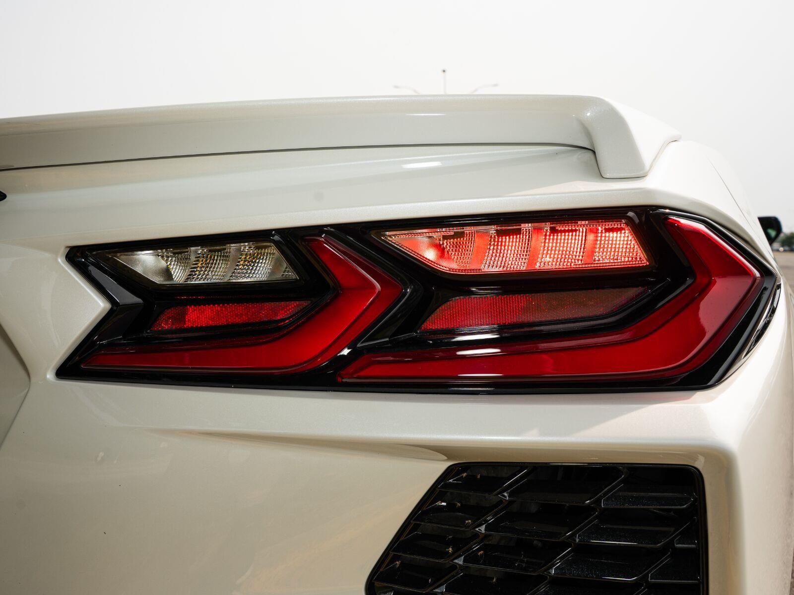 Used 2023 White Pearl Metallic Tricoat Chevrolet Stingray image 19