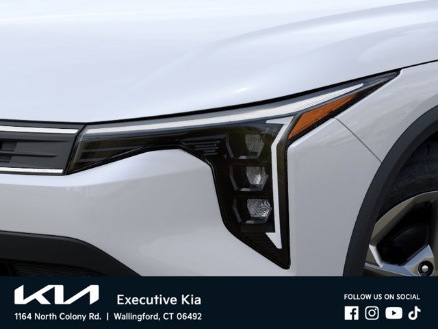 New 2026 Snow White Pearl Kia LXS image 10