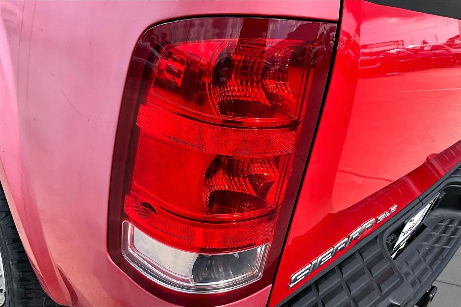Used 2013 Fire Red GMC SLE image 27