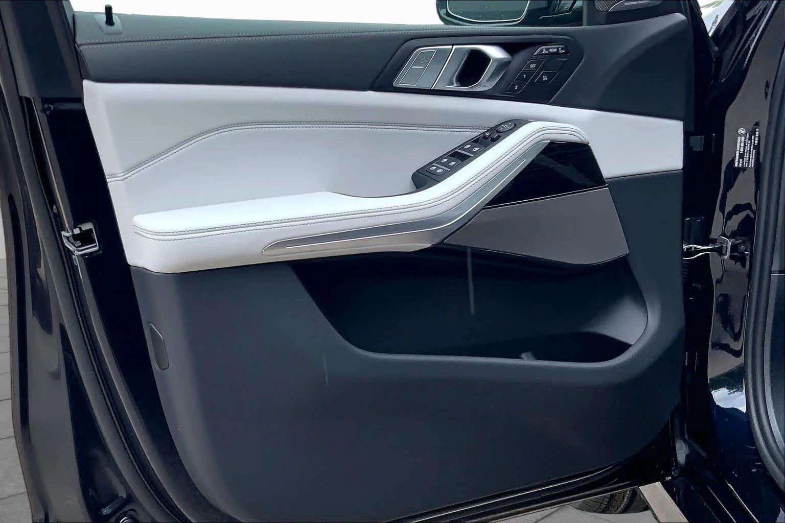 New 2027 Carbon Black Metallic BMW xDrive40i image 10