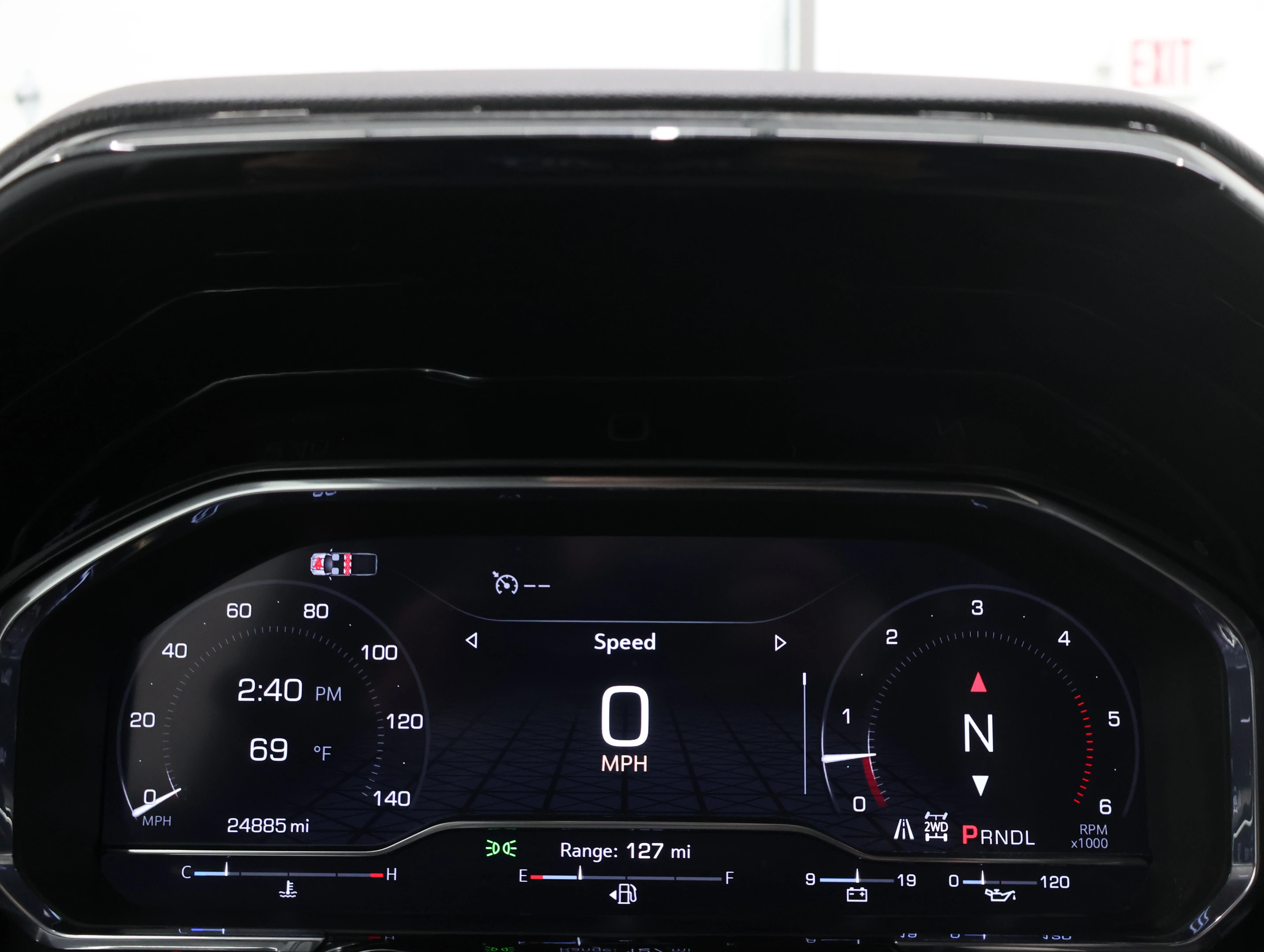 Used 2025 Summit White GMC SLE image 9