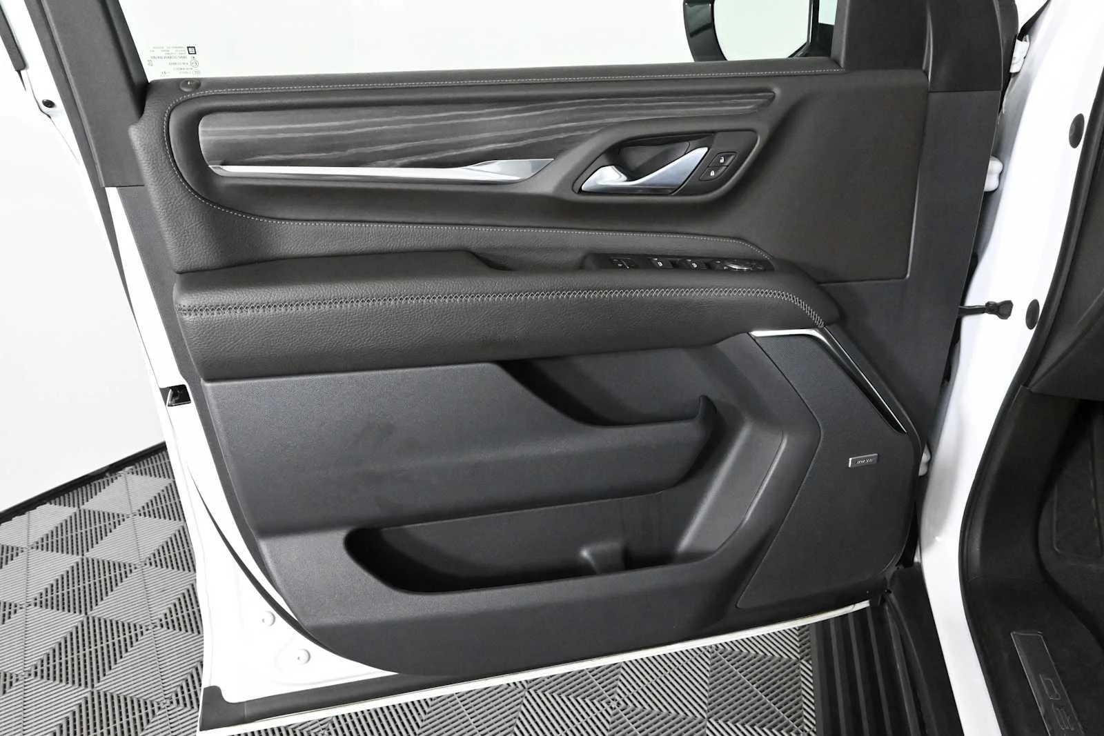 Used 2023 Summit White GMC Denali image 22