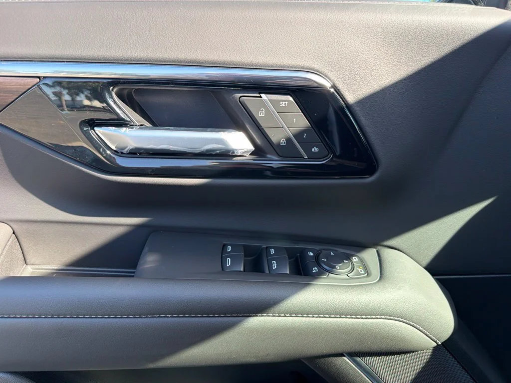 2027 Chevrolet Tahoe Z71 - Photo 14