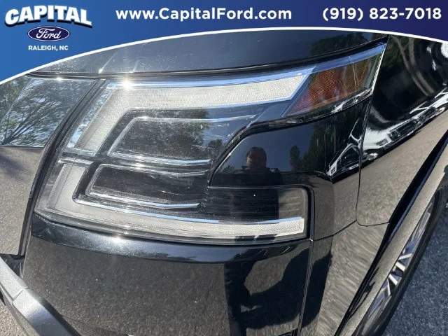 Used 2022 Black Nissan SL image 11