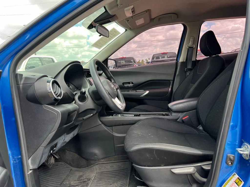 Used 2023 Blue Nissan SV image 10